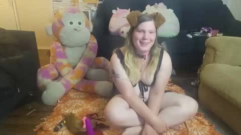Snapshot of puppygirllovestobeg chatting on 06/07/26, 07:12 puppygirllovestobeg online show from 06/07/26, 07:12