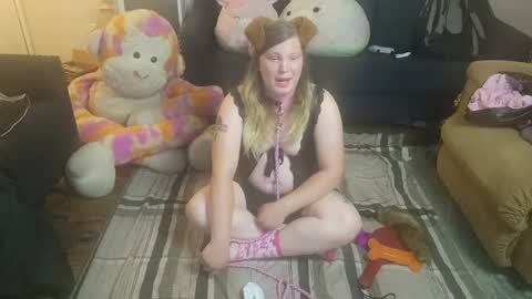 Snapshot of puppygirllovestobeg chatting on 06/28/26, 07:36 puppygirllovestobeg online show from 06/28/26, 07:36