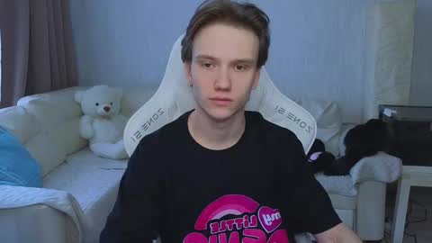 Snapshot of pupsenish chatting on 02/28/26, 05:19 Jesse online show from 02/28/26, 05:19