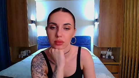 Julia online show from 06/04/26, 04:57