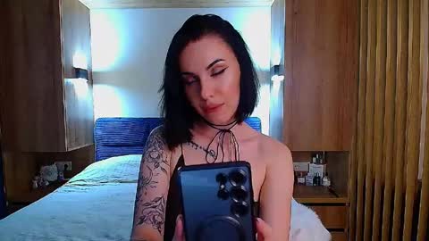 Julia online show from 06/06/26, 03:06