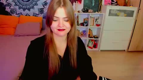 Miss Hanna online show from 11/30/25, 05:06