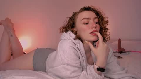 Snapshot of purity_ring chatting on 07/10/26, 05:59 Marie online show from 07/10/26, 05:59