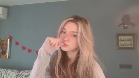 Bella online show from 03/31/26, 05:41