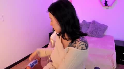 Anna  online show from 10/17/25, 03:42