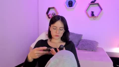 Anna  online show from 10/20/25, 03:40