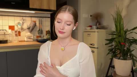 Aileen online show from 09/28/25, 07:08