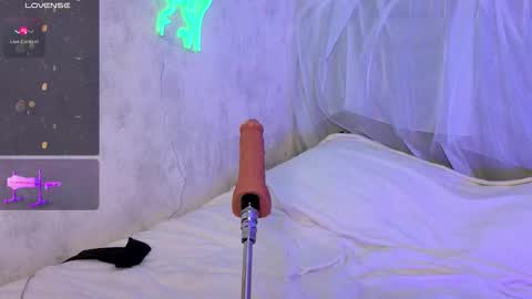 Snapshot of pussy_asmr chatting on 10/08/25, 04:48 Monica online show from 10/08/25, 04:48