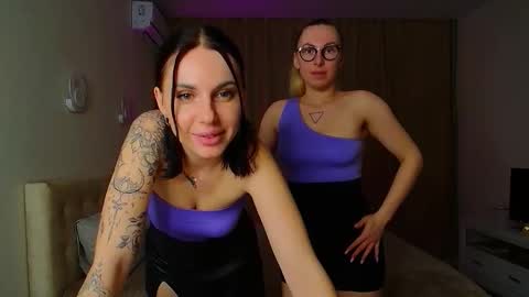 Lina and Julia online show from 11/11/25, 04:40