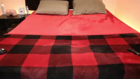 Snapshot of pussylover2182 chatting on 01/07/26, 04:15 pussylover2182 online show from 01/07/26, 04:15