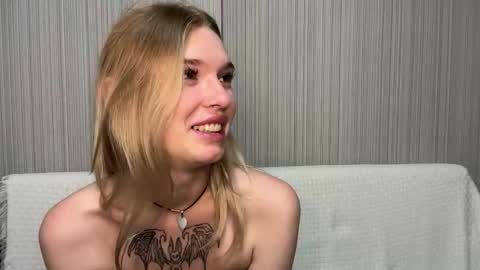 Lina online show from 11/21/25, 10:14