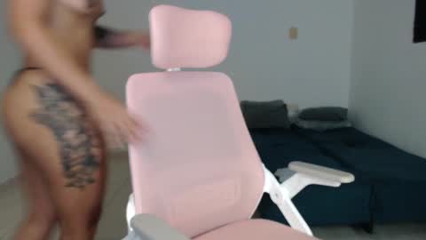 Snapshot of putakusan chatting on 12/27/24, 06:03 Izumi online show from 12/27/24, 06:03