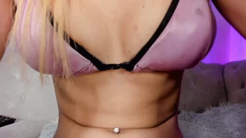 Snapshot of putinna chatting on 01/22/25, 01:31 Pau Manchita online show from 01/22/25, 01:31