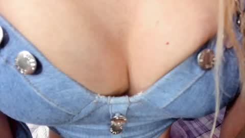 Snapshot of putinna chatting on 02/12/25, 10:59 Pau Manchita online show from 02/12/25, 10:59