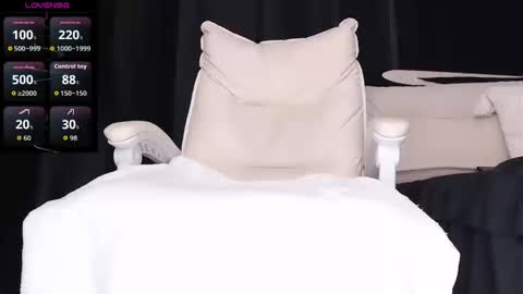 qianqian_ online show from 10/08/25, 10:02