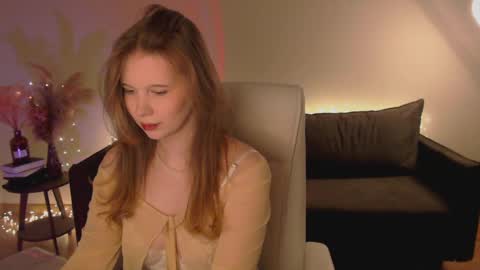 Snapshot of qt_nymph chatting on 02/12/25, 08:50 Ariel online show from 02/12/25, 08:50