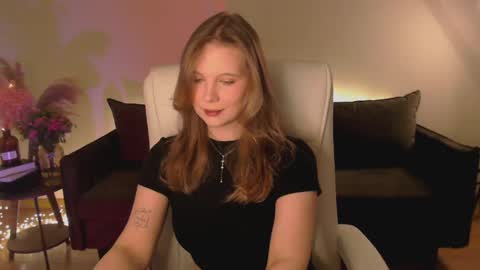 Snapshot of qt_nymph chatting on 02/24/25, 07:19 Ariel online show from 02/24/25, 07:19