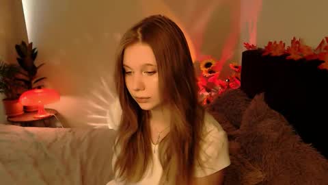 Snapshot of qt_nymph chatting on 09/15/25, 10:15 Ariel online show from 09/15/25, 10:15