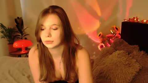 Snapshot of qt_nymph chatting on 09/22/25, 11:23 Ariel online show from 09/22/25, 11:23