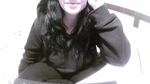 Snapshot of que_mb chatting on 10/15/25, 09:48 sophy online show from 10/15/25, 09:48