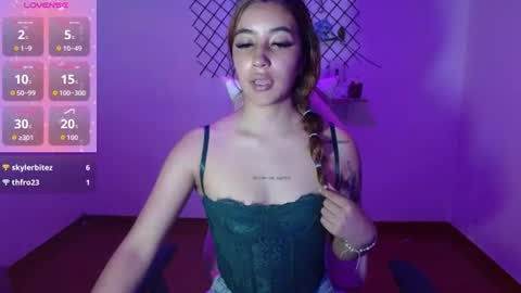 Snapshot of quee_tiana chatting on 06/03/26, 08:36 your princess online show from 06/03/26, 08:36