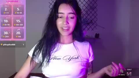 Snapshot of quee_tiana chatting on 06/30/26, 09:38 your princess online show from 06/30/26, 09:38
