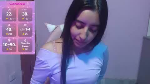 Snapshot of quee_tiana chatting on 07/31/26, 12:10 your princess online show from 07/31/26, 12:10