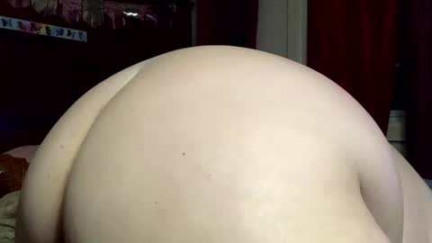 Snapshot of queeeendeepthrot chatting on 10/25/25, 02:52 Bigtitanalslut online show from 10/25/25, 02:52