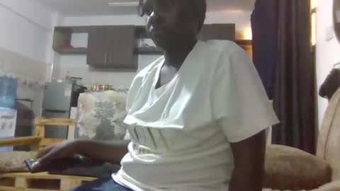 queen014 online show from 11/21/25, 12:04