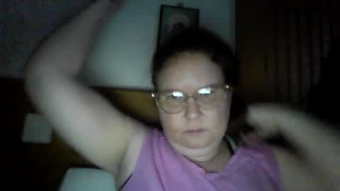 Snapshot of queen211869 chatting on 12/14/25, 12:43 Queenjenny online show from 12/14/25, 12:43