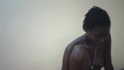 Snapshot of queen_0012 chatting on 03/30/26, 11:33 asher online show from 03/30/26, 11:33