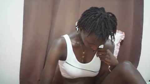 Snapshot of queen_0012 chatting on 05/04/26, 06:31 asher online show from 05/04/26, 06:31