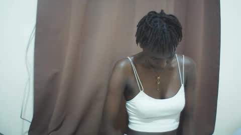 Snapshot of queen_0012 chatting on 05/11/26, 08:20 asher online show from 05/11/26, 08:20