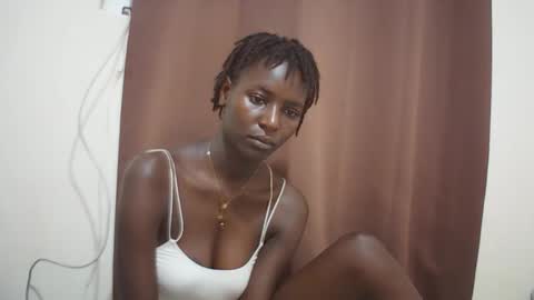 Snapshot of queen_0012 chatting on 05/11/26, 05:10 asher online show from 05/11/26, 05:10