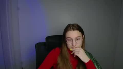 Snapshot of queen_amelie chatting on 02/15/26, 06:32 Amelie online show from 02/15/26, 06:32