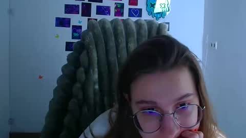 Snapshot of queen_amelie chatting on 02/19/26, 01:07 Amelie online show from 02/19/26, 01:07