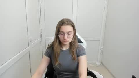 Amelie online show from 03/28/26, 08:14