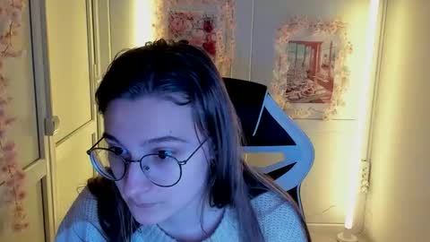 Amelie online show from 04/22/26, 07:22