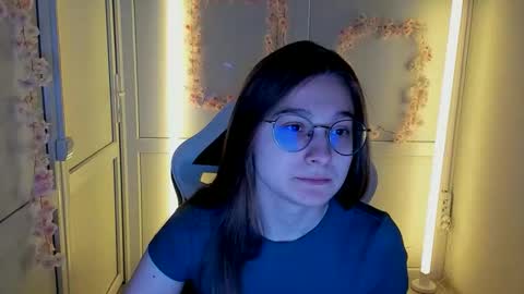 Amelie online show from 04/23/26, 08:46