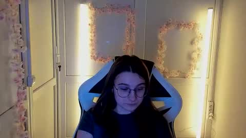 Amelie online show from 04/24/26, 01:13