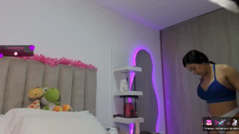 Snapshot of queen_antonella_oficial chatting on 03/04/25, 11:51 QUEEN ANTONELLA online show from 03/04/25, 11:51