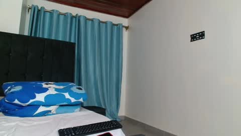 Queen armani online show from 01/25/25, 11:00