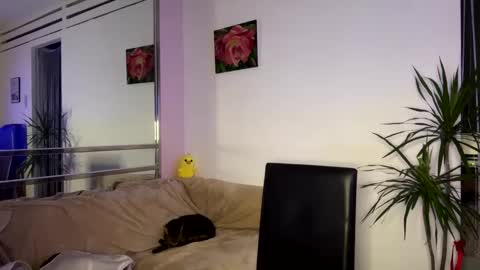 Snapshot of queen_chatur chatting on 02/12/25, 06:09 Viktoria online show from 02/12/25, 06:09