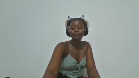 Snapshot of queen_diveer chatting on 09/26/25, 04:00 queen_diveer online show from 09/26/25, 04:00