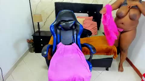 Snapshot of queen_ebony_69 chatting on 07/16/26, 03:34 Queen online show from 07/16/26, 03:34