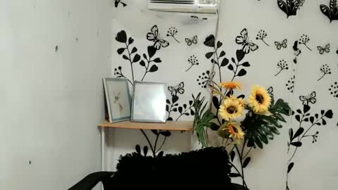 Snapshot of queen_elicktra chatting on 01/29/25, 04:41 JOY online show from 01/29/25, 04:41
