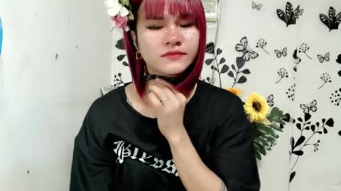 Snapshot of queen_elicktra chatting on 02/05/25, 04:36 JOY online show from 02/05/25, 04:36