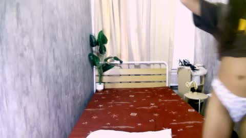 Snapshot of queen_gia chatting on 04/20/26, 12:24 queen_gia online show from 04/20/26, 12:24