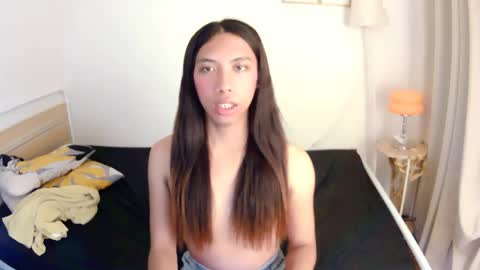 Snapshot of queen_gia chatting on 04/23/26, 12:40 queen_gia online show from 04/23/26, 12:40
