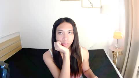 Snapshot of queen_gia chatting on 04/28/26, 02:27 queen_gia online show from 04/28/26, 02:27
